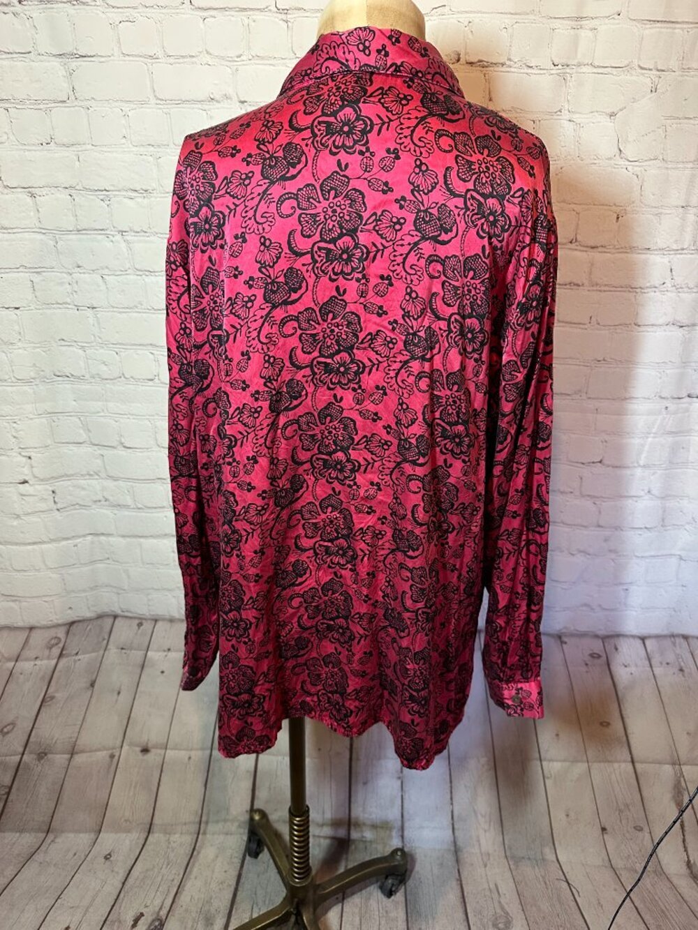 100% Silk Blouse 1X Red Floral Whimsigoth Witchy Ren Fairy Button Down Shirt - Picture 2 of 5